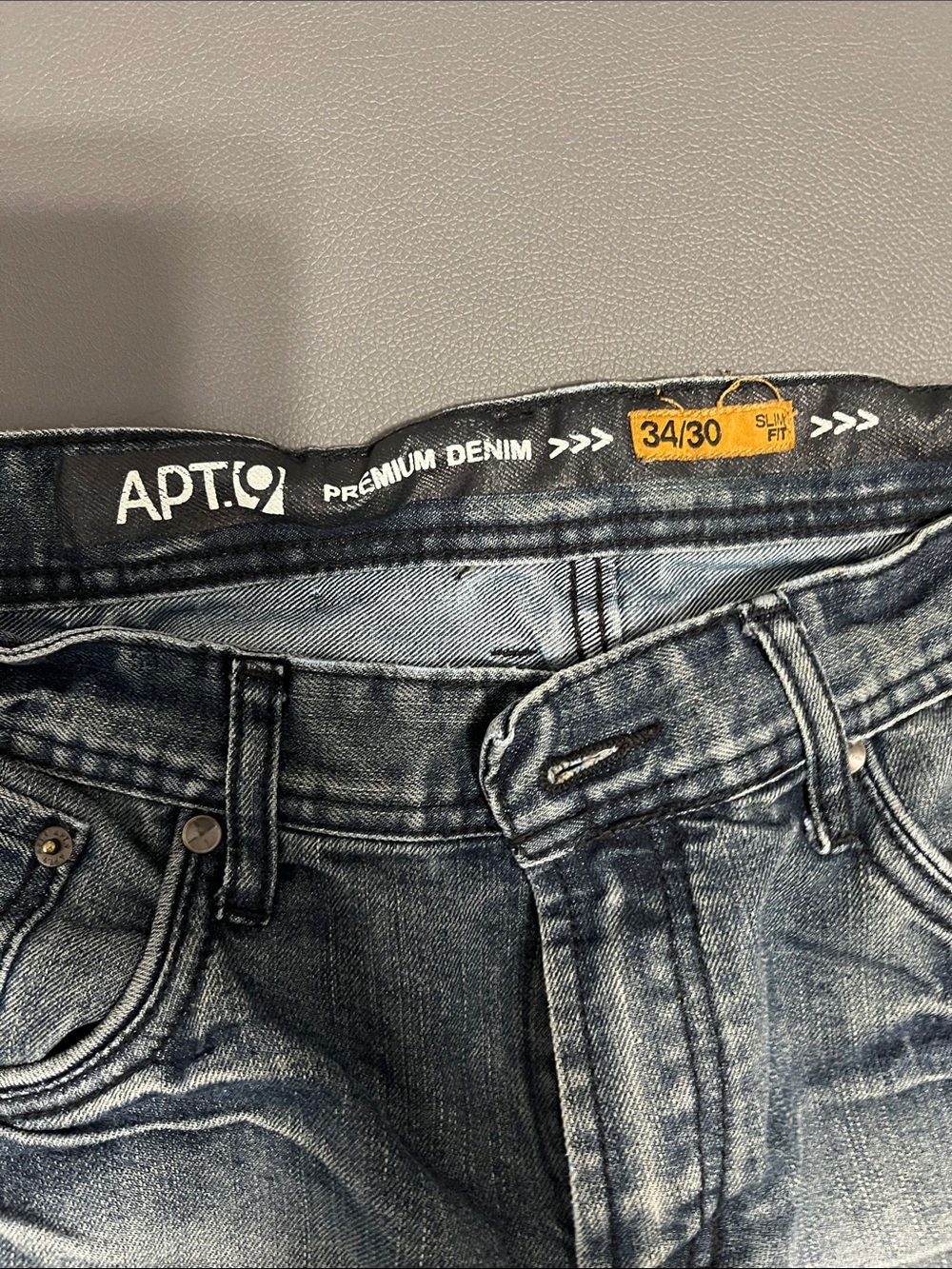 Apt.9 men’s jeans 34Wx30L
Back pockets have working snaps on flaps - Picture 3 of 4